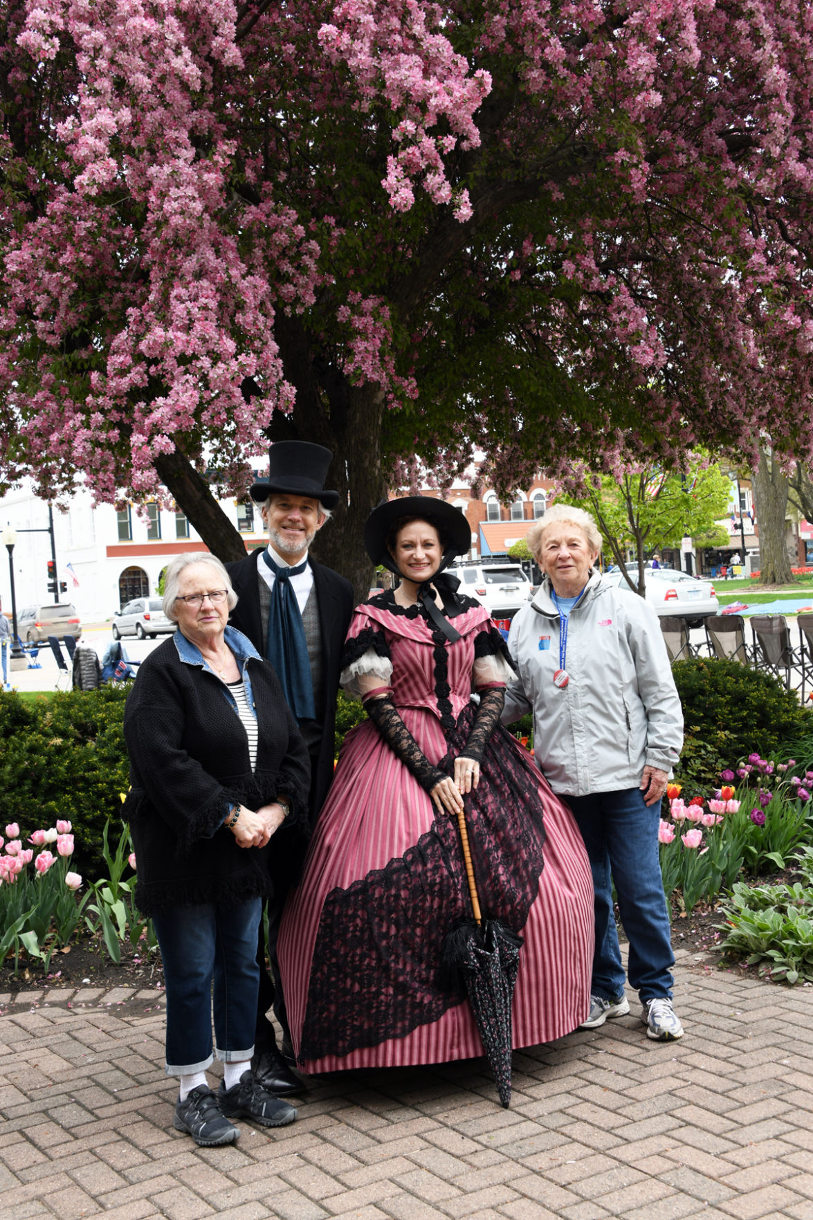 228 Eve Kiser and Agnes Loukota with actors portraying Hendrik and Maria Scholte.JPG